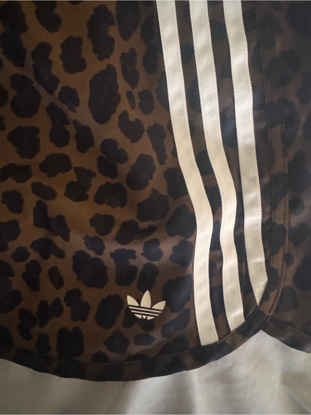 Adidas Originals Women’s Leopard Print Athletic Shorts - NWT - Size Small - Picture 6 of 7